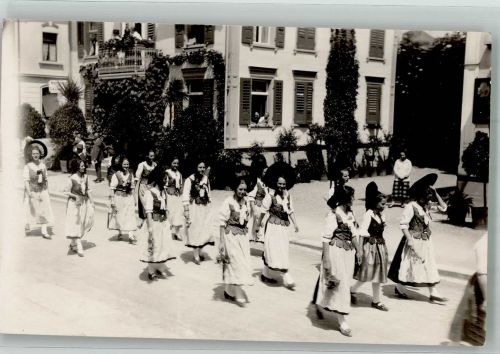 Frauen Tracht Schweiz