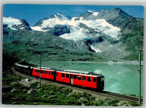 Bernaniabahn am Lago Bianco Berninapass