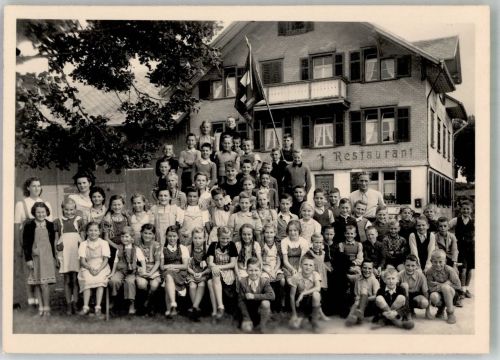 8494 Bauma Foto AK Gasthaus Schindler Gruppenfoto Kinder Ort handschriftlich