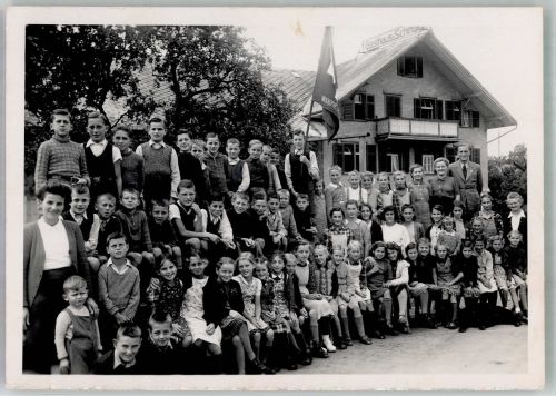 8494 Bauma Foto AK Gasthaus Schindler Gruppenfoto Kinder Ort handschriftlich