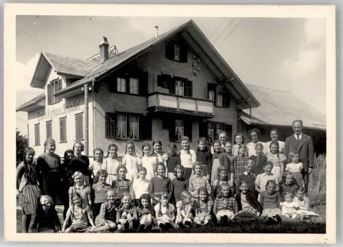 8494 Bauma Foto AK Gasthaus Schindler Gruppenfoto Kinder Ort handschriftlich