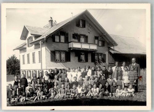 8494 Bauma Foto AK Gasthaus Schindler Gruppenfoto Kinder Ort handschriftlich