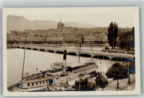 Genève Genf Anlegestelle an der Mont Blanc Brücke Binnenschiff