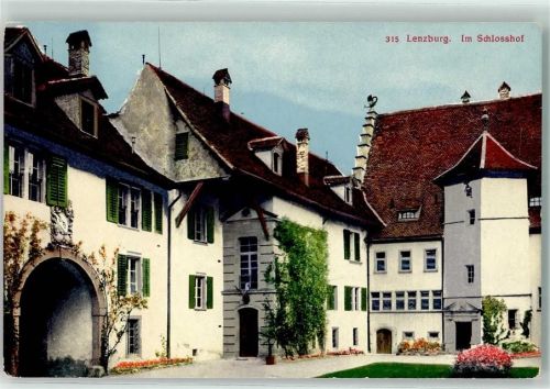 Lenzburg Schlosshof
