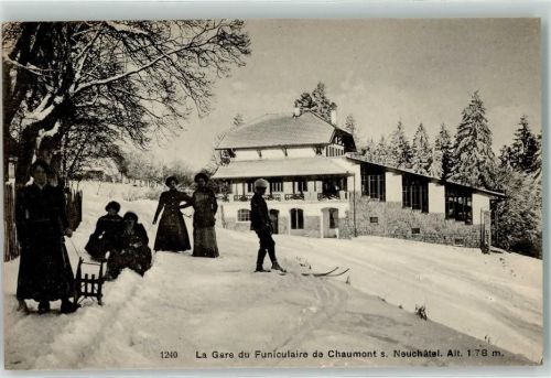 Chaumont Station Bahn Winter Frauen mit Schlitten