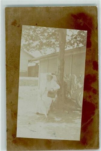 Le Brassus 1913 Foto Dame mit Hut und Regenschirm
