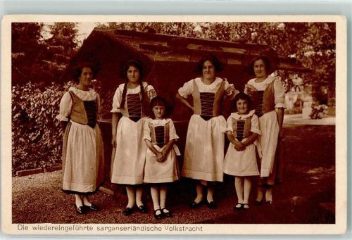 7320 Sargans Gebrauchsspuren Sarganserländische Volkstracht Frauen und Mädchen