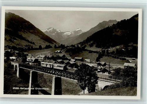 Gstaad Teilansicht, Eisenbahnbrücke mit Bahn.Verlag SG Nr. 2466