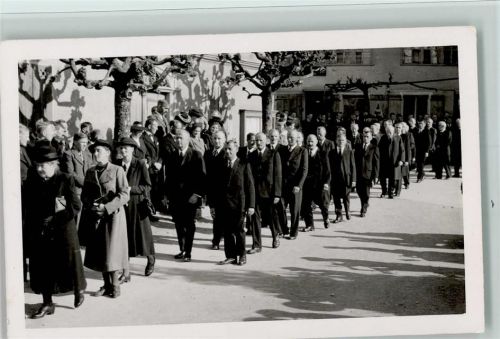 8730 Uznach 1955 Foto AK Ereignis - Trauergang oder Kirchgang?