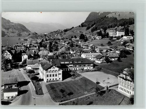 Lungern Dorf mit Haus St. Josef
