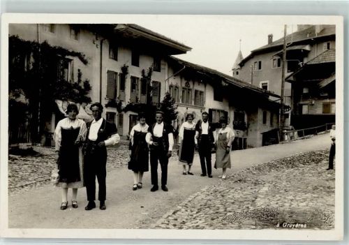 Gruyères Trachtenpaare
