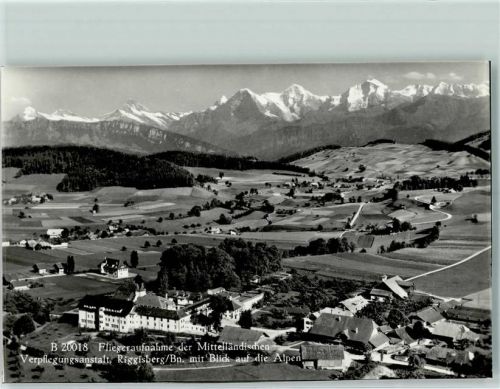 Riggisberg Fliegeraufnahme der Mittelländischen Verpflegugsanstalt mit Blick auf die Alpen