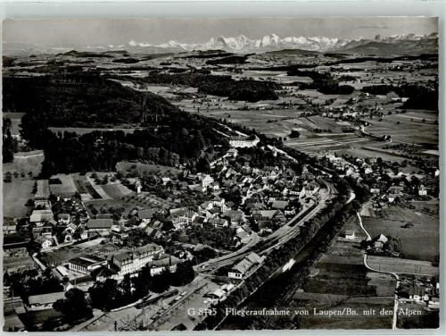 Laupen BE Fliegeraufnahme mit den Alpen