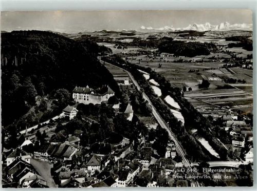 Laupen BE Fliegeraufnahme mit den Alpen
