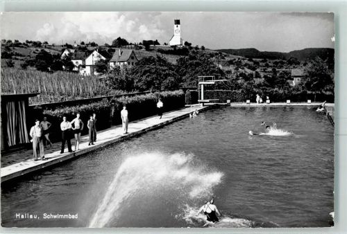8215 Hallau - Schwimmbad
