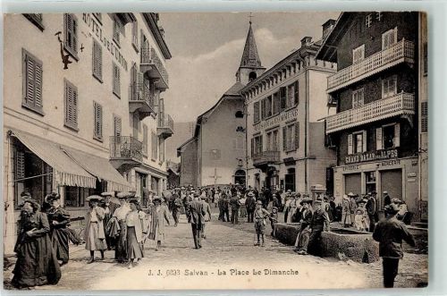 Salvan 1918 La Place Le Dimanche Brunnen Kirche Hotel del l Union Grand Bazar des Alpes Frauen Hüte Männer Maison de Commune