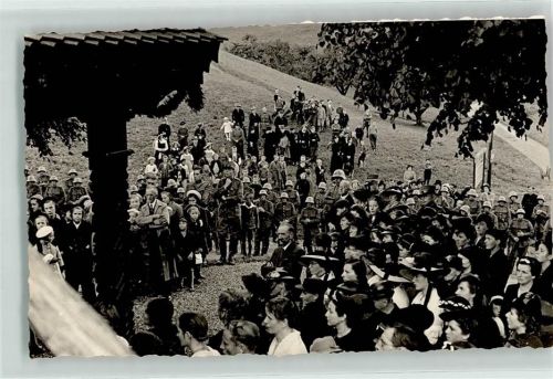Gruyères Bened de la Chapelle du Berceau Tracht Messe vor der Kapelle