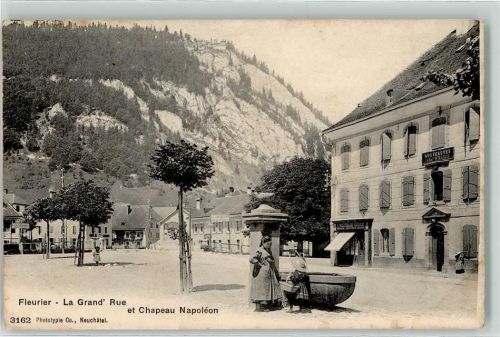 Fleurier 1906 La Grand' Rue et Chapeau Napoleon Brunnen