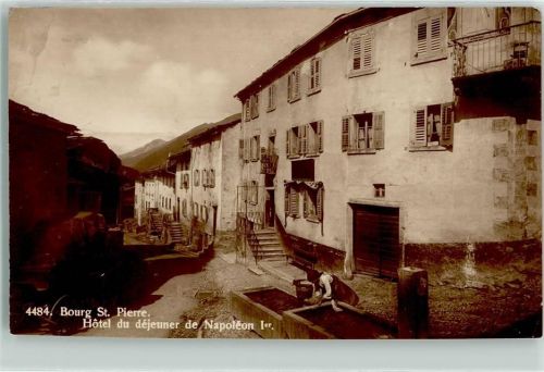 Bourg-St-Pierre Hotel du dejeuner de Napoleon 1er Brunnen Waschfrauen