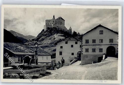 Tarasp Schloss Tarasp, Brunnen, Pferd