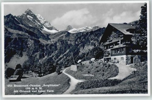 Braunwald Pension Bergfrieden mit Ortstock und hoher Turm