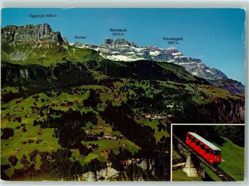 Braunwald Standseilbahn mit Ausweiche Antrieb in der Bergstation Blick auf die Bergterrasse der autofreie Ferienort des Glarnerland