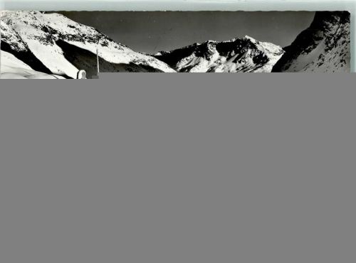 Silvaplana Julier Passhöhe mit den beiden Römersäulen und Piz Surly Winter