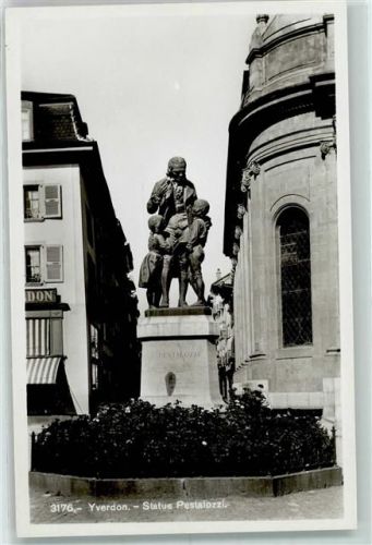 Belmont-sur-Yverdon Statue Pestalozzi
