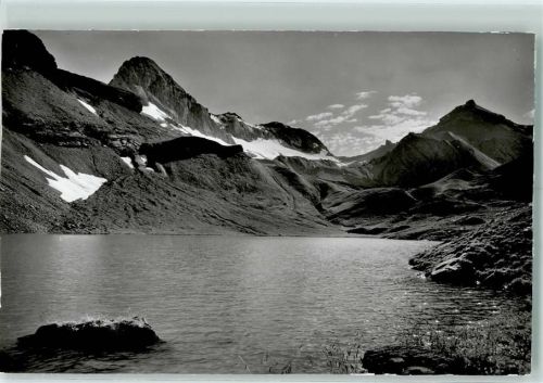 Lenk im Simmental Fluhsee mit Gletscherhorn Weisshorn und Laufbodenhorn