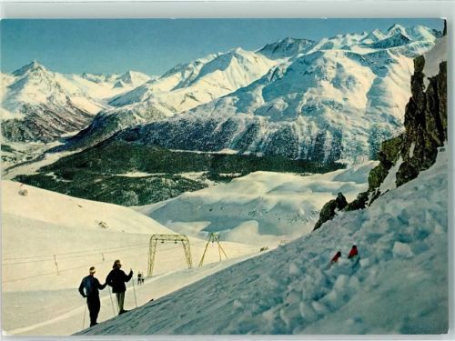 Celerina/Schlarigna Skilift Saluver Blick auf Pontresina und Berninagruppe Winter Skifahrer