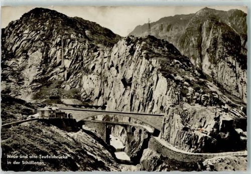 Schöllenen Neue und alte Teufelsbrücke in er Schöllenen
