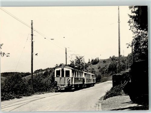 Neuägeri Nidfurent Elektrische Straßenbahn ESZ an einer Gabelung nach Menzingen Auto