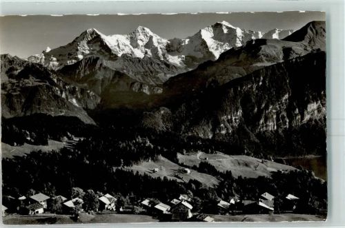 Beatenberg Dorfpartie Eiger Mönch und Jungfrau