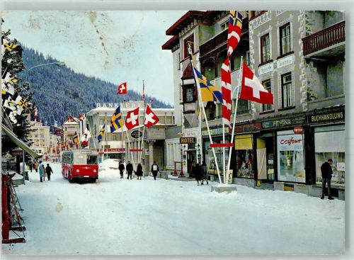 Davos Dorf Promenade Straßenbahn Geschäfte