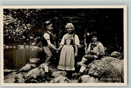 Appenzell Kinder in Trachten