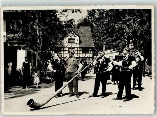 Zürich Landesausstellung 1939 Im Dörfli Alphornbläser