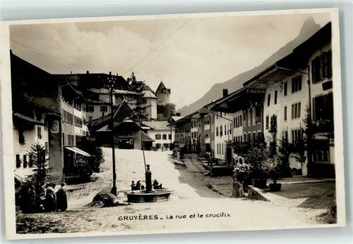 Gruyères La Rue et le crucifix