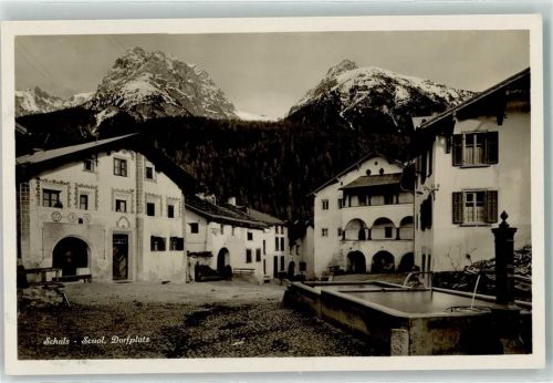Scuol Dorfplatz Brunnen