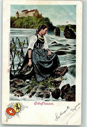 Trachtenfrau am Rhein