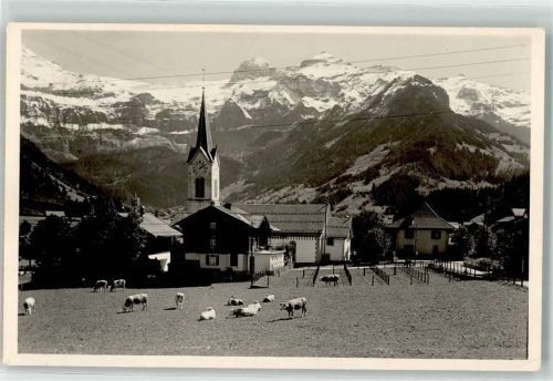 Lenk im Simmental Kirche Wildstrubel Kühe