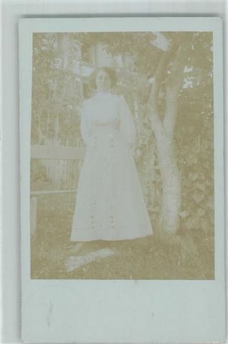 Biel/Bienne 1902 Foto Frau im Garten Ort lt. Stempel
