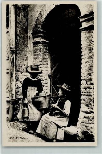 Sion Torbogen Frau Hut Tracht Korb Milchkanne