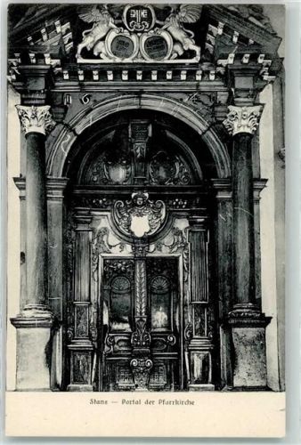 Stans Portal der Pfarrkirche