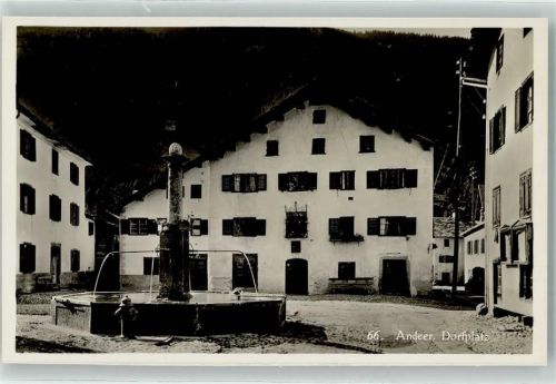 Andeer Dorfplatz Brunnen
