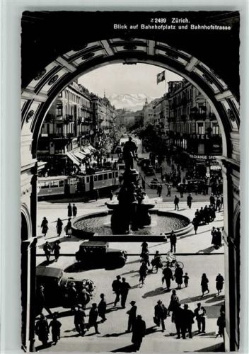 Zürich 1955 Blick auf Bahnhofplatz und Bahnhofstrasse Oldtimer Tram Brunnen