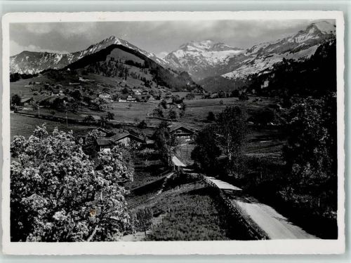 Aeschiried Strasse ins Dorf