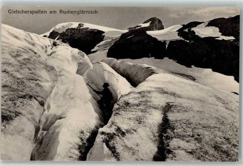 Glarus Gletscherspalten am Ruchenglärnisch Bergsteiger