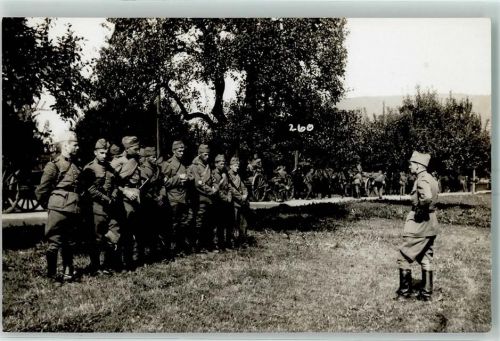 Gruppenfoto mit Soldaten