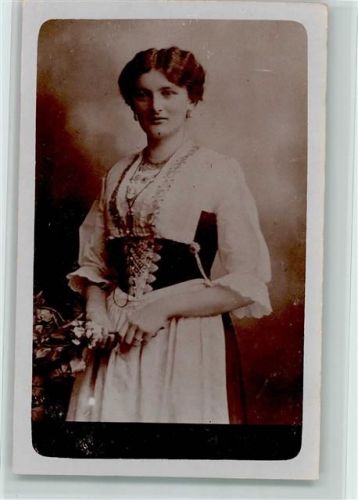 Frau Tracht