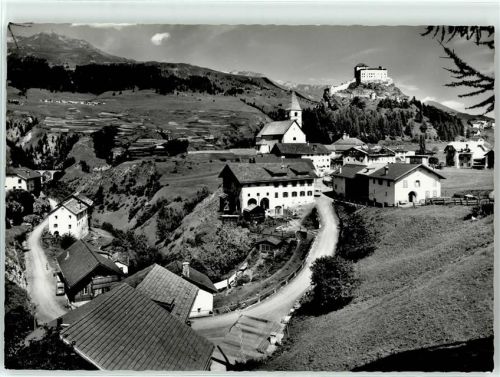 7553 Tarasp - Schloss mit Fontana und Sparsels
